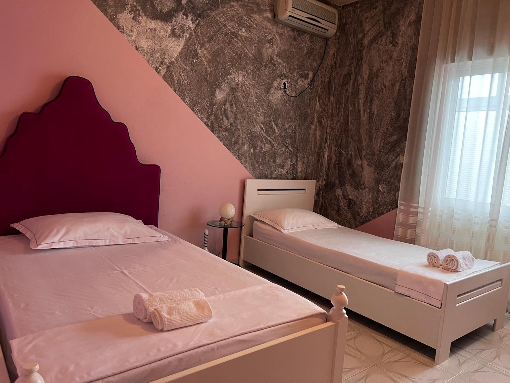 Berat Private Room In Haxhialiu Villa Eksteriør bilde